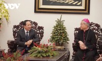 Руководители партии и государства Вьетнама поздравили католиков и протестантов с Рождеством 