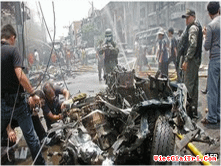 Bomb blasts in southern Thailand