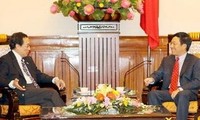 Singapore diplomat on Vietnam visit