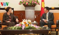 Vietnam boosts cooperation with US