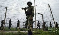 India, Pakistan border guards trade fire on Kashmir border