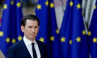 Austria plans migrant reception centers outside EU