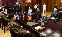 Two Koreas to resume military contact