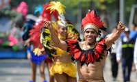 Carnival stirs up pedestrian street in Hanoi