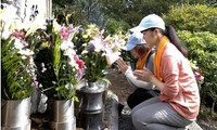 Japan: Relatives commemorate 520 victims of 1985 JAL jet crash