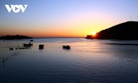 Discovering natural beauty and life in Cau Hai Lagoon