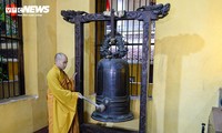 Linh thiêng khoảnh khắc chùa Quán Sứ cử ba hồi chuông trống cầu quốc thái dân an sáng 1/7