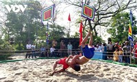 Tưng bừng khai hội vật làng Thủ Lễ đầu Xuân tại Huế
