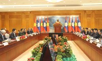 Dành ưu tiên cao nhất cho việc củng cố và tăng cường quan hệ Việt Nam - Lào