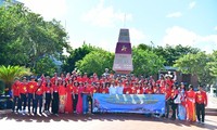 “Chuyến tàu Đại đoàn kết” đưa kiều bào ra thăm Trường Sa và Nhà giàn DK-I