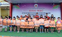 Quảng Ninh tạo cơ hội cho trẻ vùng nông thôn, miền núi học bơi miễn phí