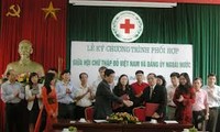 Cooperation between Vietnam Red Cross Society and overseas Party Committees