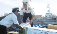 New year gifts presented to soldiers on Hon Chuoi island