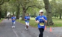 Vietnamese intellectuals sponsor charity run in UK