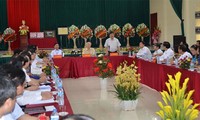 Party leader Nguyen Phu Trong works with Lang Son provincial authorities