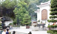 VFF President offers incense at Dong Loc T-junction historical relic site