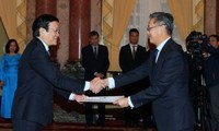 President Truong Tan Sang receives new ambassadors 