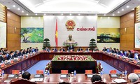 New government convenes first session