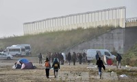 Britain refuses to receive more child migrants from Calais refugee camp