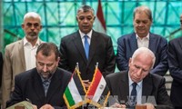 Hamas, Fatah sign deal on Palestinian reconciliation