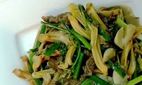 Bombax flowers stir-fried with beef