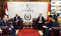 President Nguyen Xuan Phuc meets Indonesian parliamentary leaders