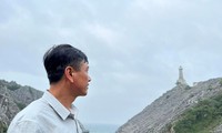 Dedicated lighthouse keeper on Hai Phong’s island