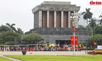 32,000 people visit Ho Chi Minh Mausoleum on weekend 