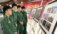 Da Nang's APEC Park hosts photo exhibition on Vietnam People's Army