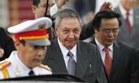 Chủ tịch Cuba Raul Castro Ruz bắt đầu chuyến thăm hữu nghị chính thức Việt Nam