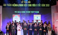 100 sinh viên tiêu biểu nhận giải “Sao Tháng Giêng”