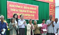 Mang Tết đến cho người nghèo