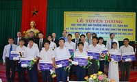 Tuyên dương thủ khoa và học sinh đoạt giải quốc tế 