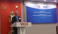 Nguyên Tổng Giám đốc WTO Pascal Lamy: Chú trọng bảo vệ người tiêu dùng trong đàm phán thương mại 