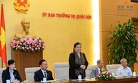 Phó Chủ tịch Quốc hội Tòng Thị Phóng tiếp Đoàn đại biểu Quốc hội qua các thời kỳ tỉnh Hòa Bình 