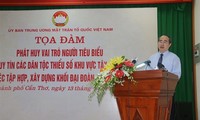 Phát huy vai trò các cá nhân có uy tín trong công tác vận động đồng bào dân tộc 