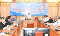 Lãnh đạo Thành phố Hồ Chí Minh gặp gỡ đại biểu kiều bào tiêu biểu 