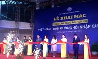 Triển lãm sách, ảnh tư liệu “Việt Nam - Con đường hội nhập quốc tế”