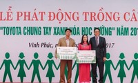 Phát động trồng cây “Chung tay xanh hóa học đường”