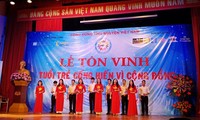  Vinh danh  những cá nhân tình nguyện               