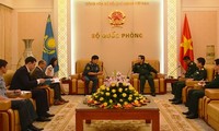 Đại tướng Ngô Xuân Lịch tiếp Thứ trưởng Bộ Quốc phòng Cộng hòa Kazakhstan 