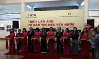 Khai mạc triển lãm ảnh 70 năm thi đua yêu nước