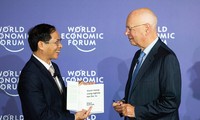 WEF ASEAN 2018: Ra mắt cuốn sách “Cách mạng công nghiệp lần thứ tư” phiên bản tiếng Việt