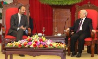 Tổng Bí thư, Chủ tịch nước Nguyễn Phú Trọng tiếp Thủ tướng Pháp Édouard Philippe