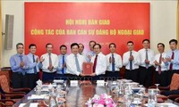 Hội nghị bàn giao nhiệm vụ Bộ trưởng Bộ Ngoại giao