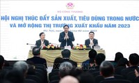 Thủ tướng dự Hội nghị thúc đẩy sản xuất, tiêu dùng trong nước và mở rộng thị trường xuất khẩu năm 2023