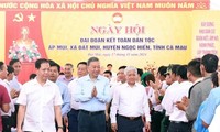 Tổng Bí thư Tô Lâm dự Ngày hội Đại đoàn kết toàn dân tộc tại huyện Ngọc Hiển, tỉnh Cà Mau. 