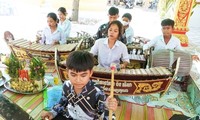 Thông tin về  làng nghề truyền thống; nhạc ngũ âm của người Khmer; xuất khẩu cà phê Việt Nam