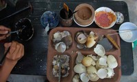Thính giả quan tâm tới những lĩnh vực của đời sống Việt Nam: nghệ thuật tranh sơn mài, phần mềm AI hỗ trợ công việc văn phòng
