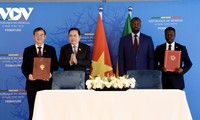 Chủ tịch Quốc hội Trần Thanh Mẫn hội kiến Tổng thống và Thủ tướng Senegal 